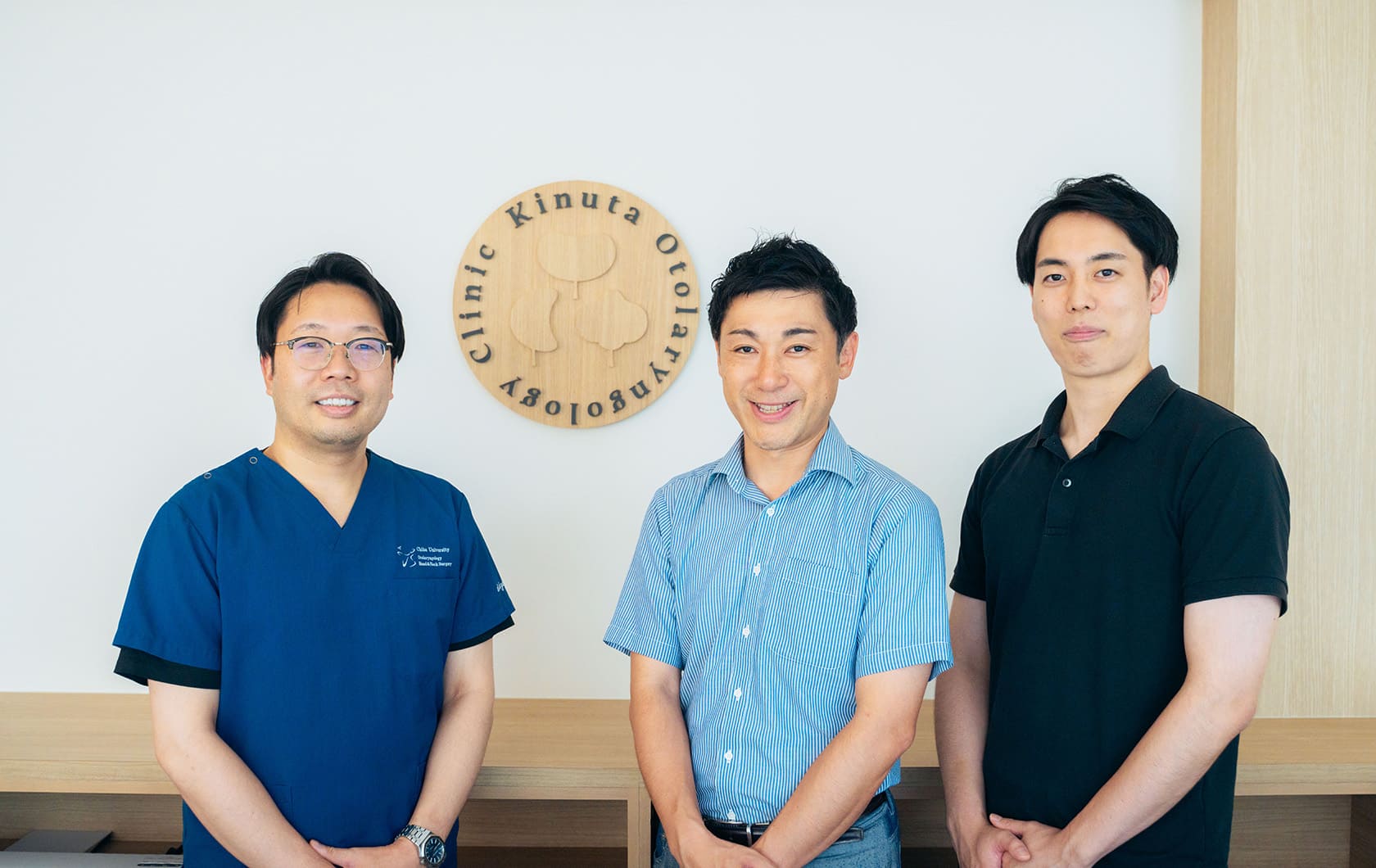 きぬた耳鼻咽喉科・アレルギー科 鈴木智院長とアットクリニック担当者